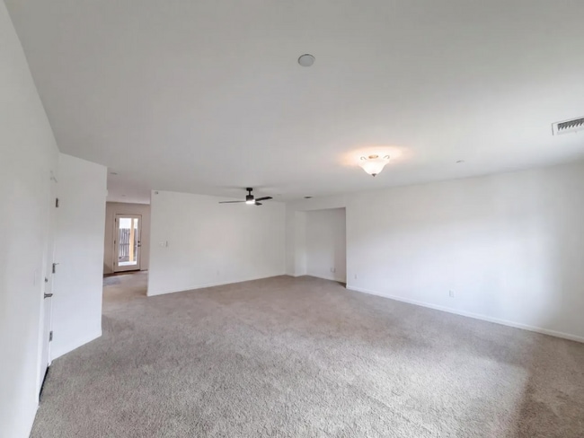 Building Photo - 251 Sugnet Way