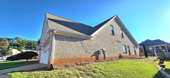 Building Photo - 1055 Livery Cir