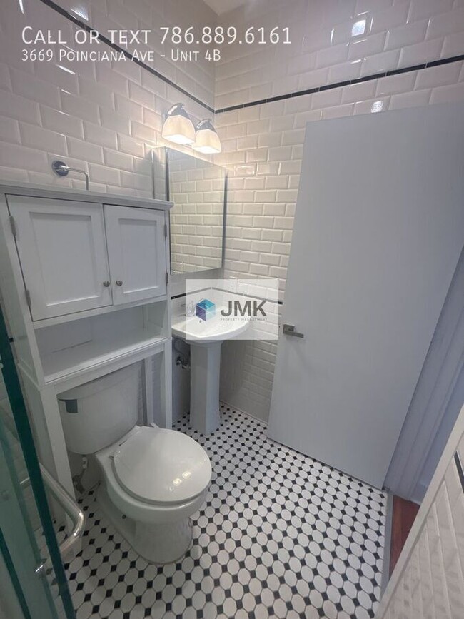 Building Photo - Modern 1-Bedroom Apartment with Private Pa...