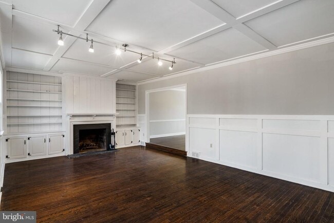 Building Photo - 310 Pine Tree Rd