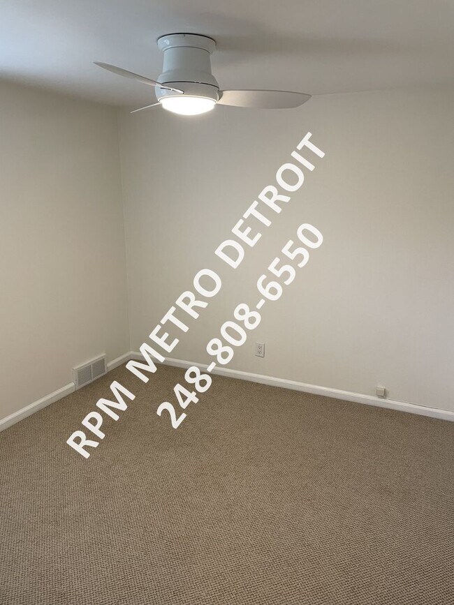 Building Photo - Charming Townhome in Birmingham