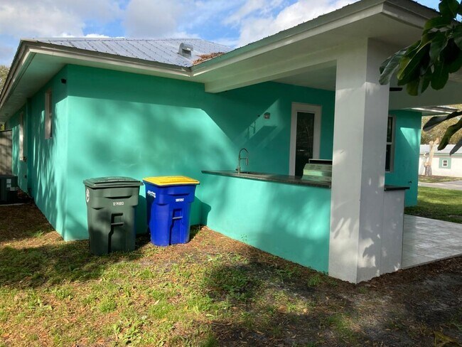 Building Photo - 1501 Pine Hollow Dr