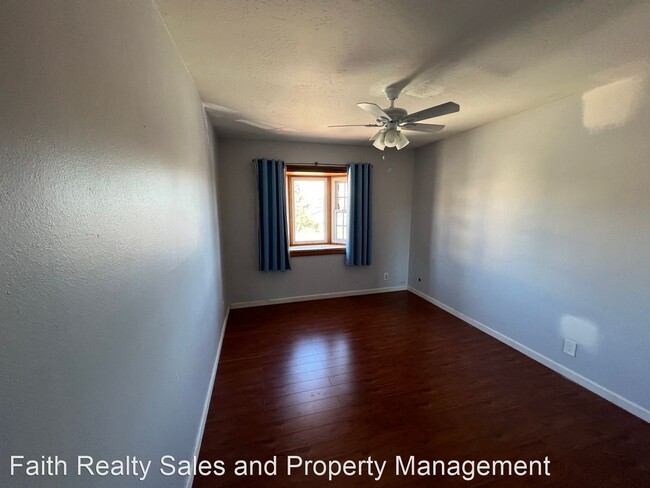 Building Photo - 4 br, 3 bath House - 913 W. Alfred Pl