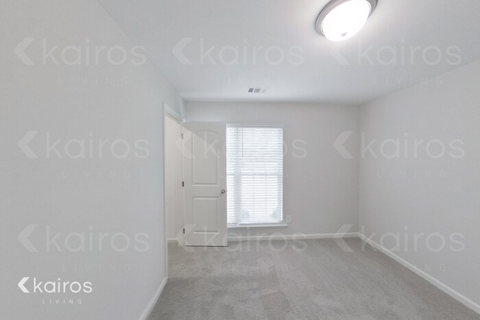 Building Photo - 782 Heather Dr