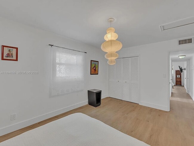 Building Photo - 1143 Lincoln St