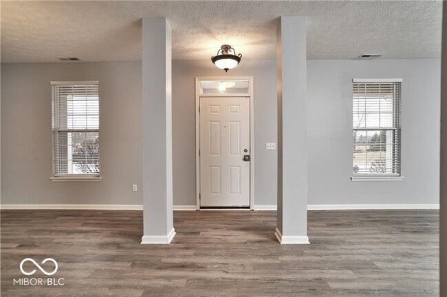 Building Photo - 11080 McDowell Dr