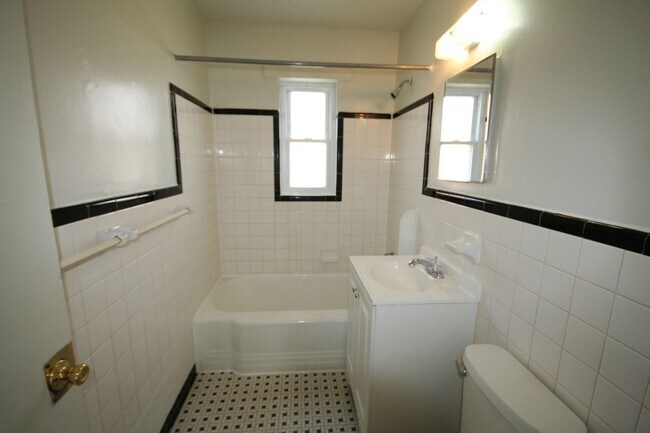 Building Photo - Two bedrooms, hardwood throughout, and a private driveway — all under $1,400 near Duke West.