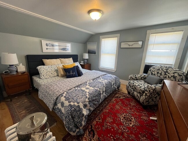 Building Photo - Fully Furnished Single Family House for Re...