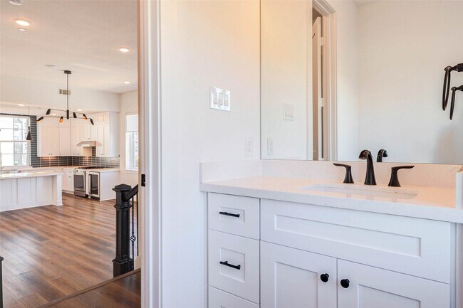 Building Photo - 2751 Freund St