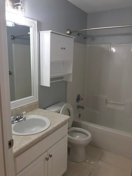 Guest bathroom - 5108 Zachary Blvd