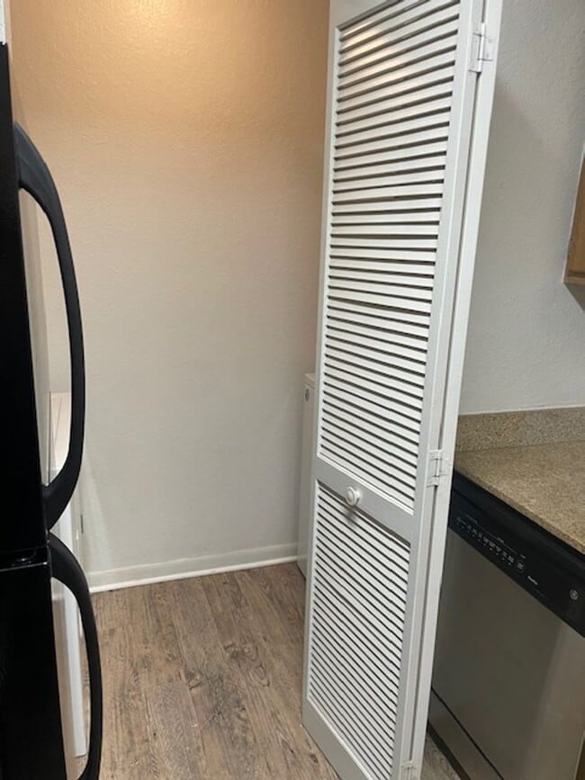 Building Photo - Lexington place ground fl One bedroom