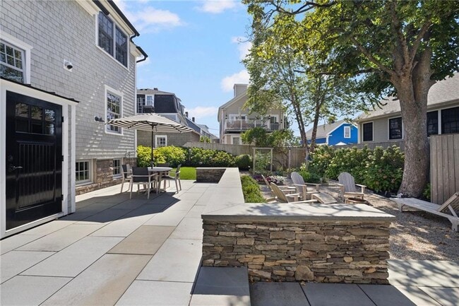 Building Photo - 9 Anthony St