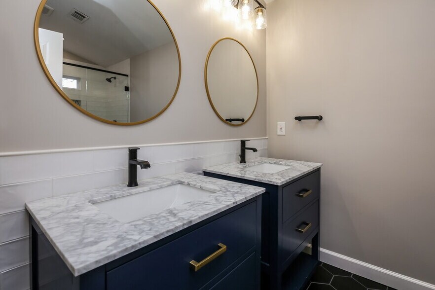 Building Photo - 923 River Rock Dr