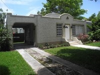 Building Photo - 1720 SW 22nd Terrace