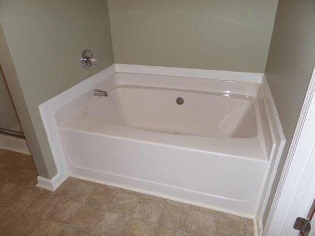 Building Photo - Rare 2 bed 2.5 bath  located in Kennesaw m...