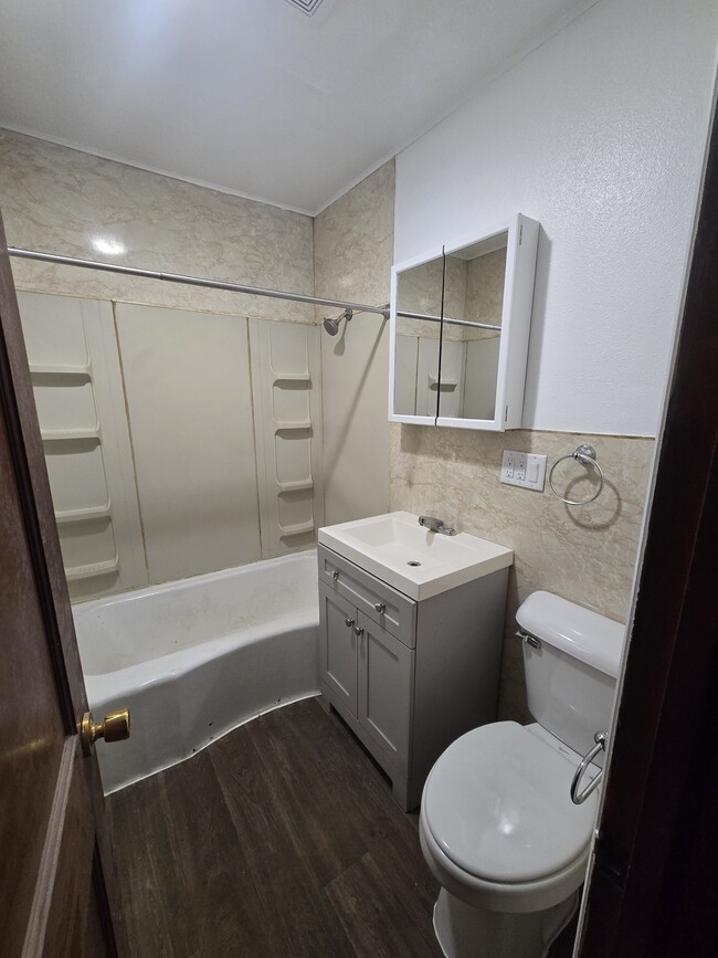 Building Photo - 605 S Dudley St