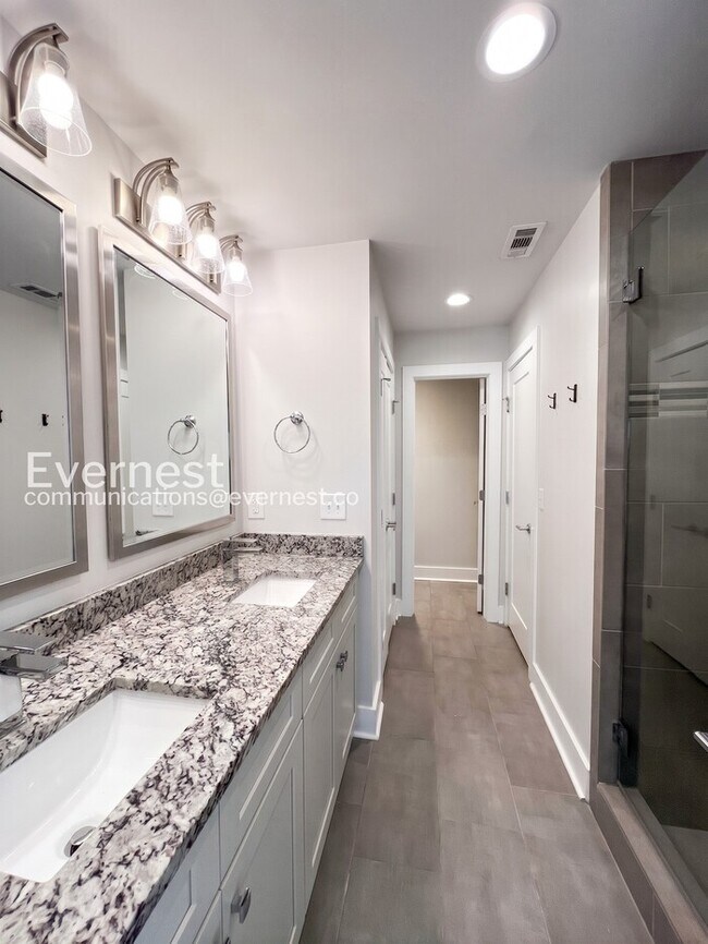 Building Photo - 3-Bed/3-Bath Home/Available Now!