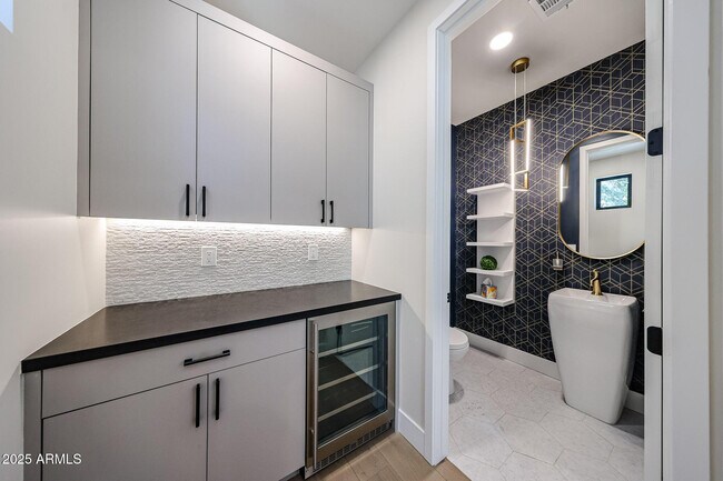 Building Photo - 6314 N 10th Dr