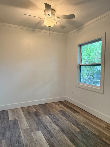 Building Photo - 1606 Hough St