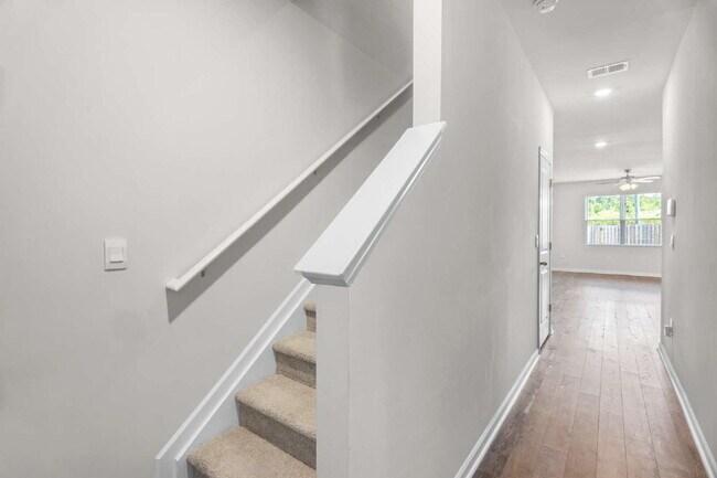 Building Photo - Trolley Run Townhome!