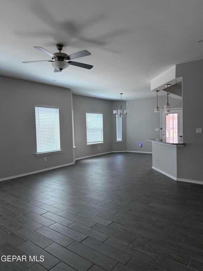 Building Photo - 909 Malven Pl