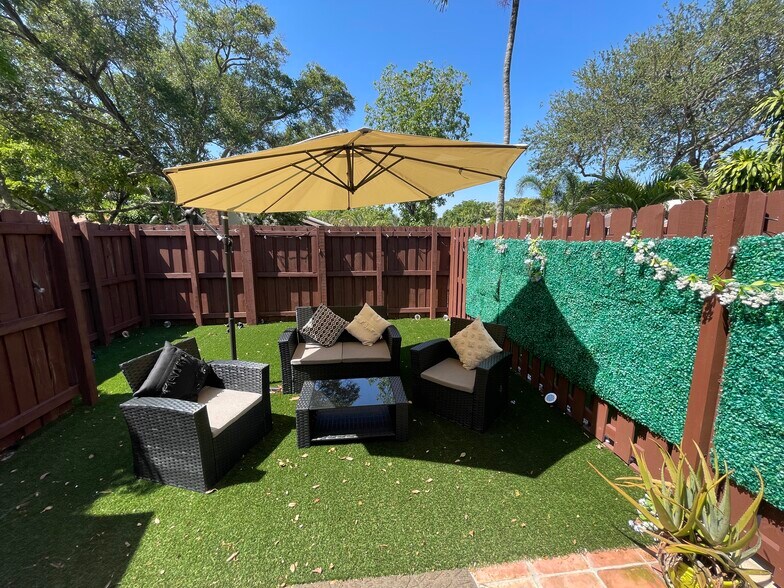 Building Photo - 6843 NW 29th Ave