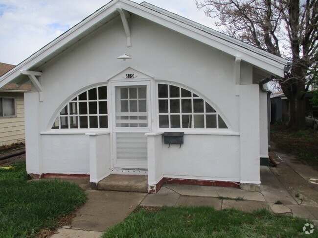 Building Photo - 419 E 6th St