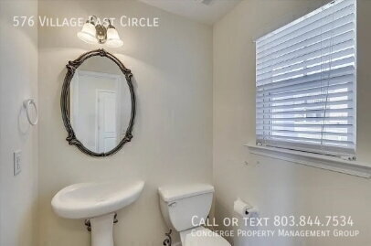 Building Photo - 576 Village E Cir