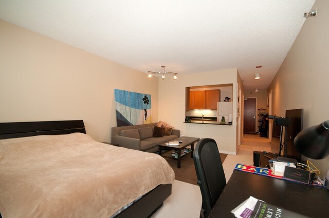 Building Photo - 400 N La Salle Dr