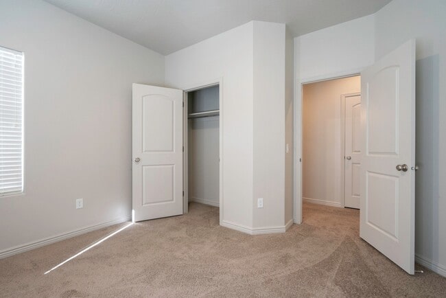 Building Photo - 4 bedroom 2 Bath Home in Desert Edge Cove - RV parking!