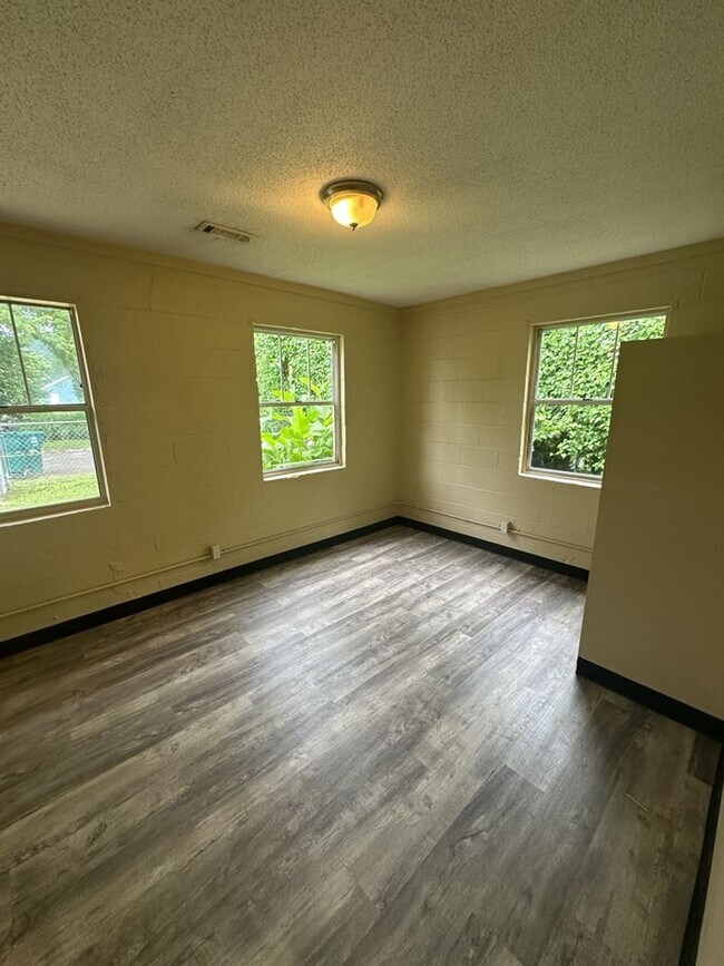 Building Photo - 1529 Mountain View Ct