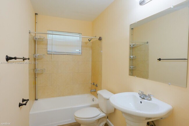 Building Photo - 3 br, 2 bath House - 135 NW 208th Street 135