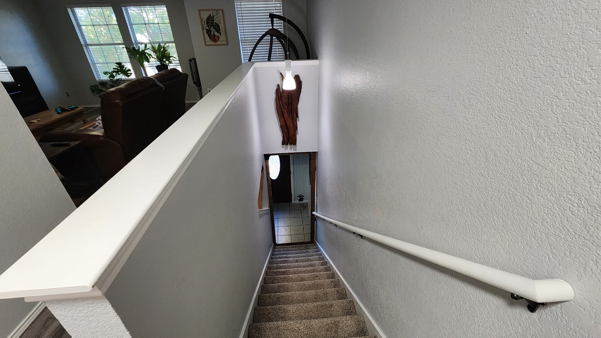 Building Photo - 16125 Hollyhill Ct