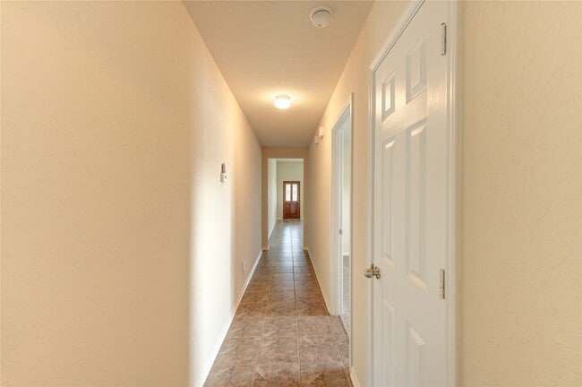 Building Photo - 14839 Fir Knoll Way