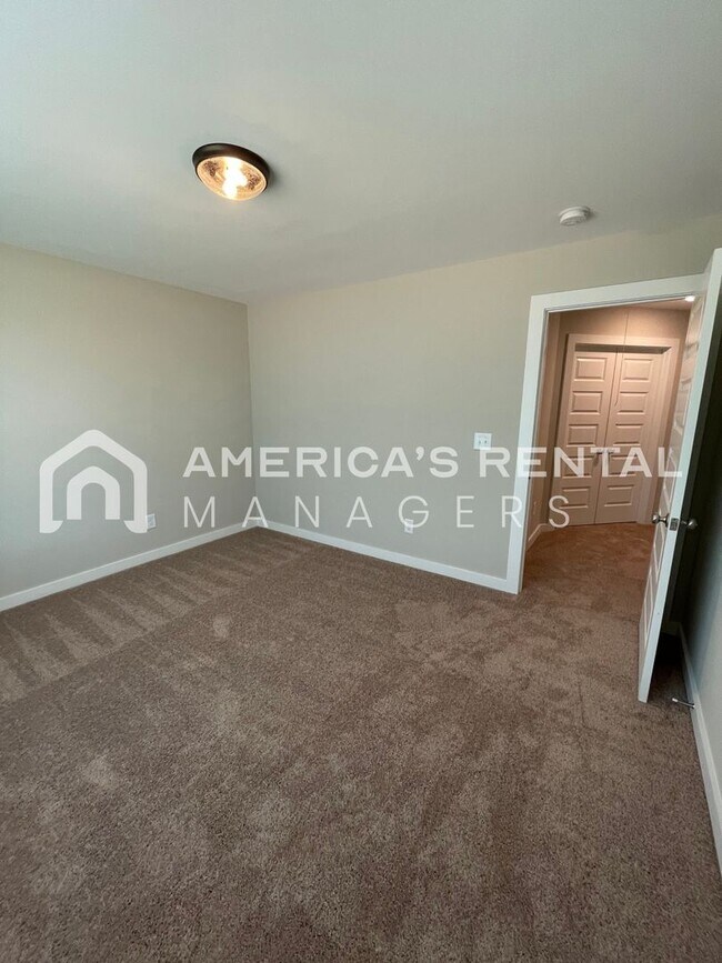 Building Photo - Home for Rent in Weaver, AL!!! Available to View Now! PRICE REDUCTION!! Sign a 13-month lease by ...