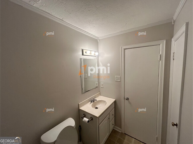 Building Photo - 1463 Beatty St