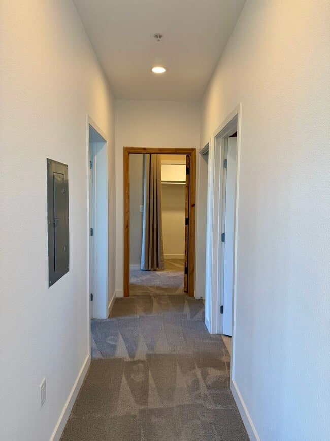 Building Photo - Corner Unit With Views