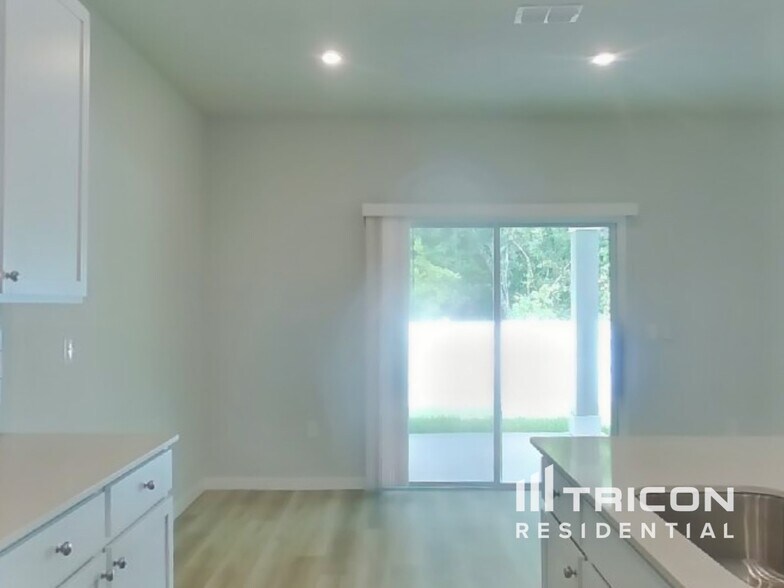 Building Photo - 14934 Macadamia Ln