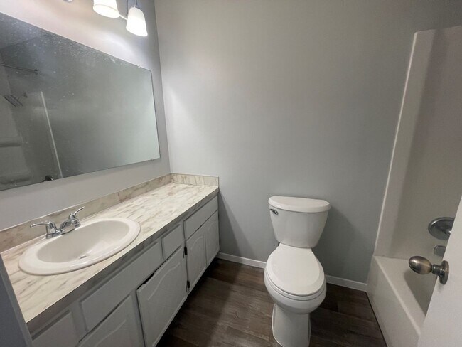 Building Photo - Home For Rent Bellevue.