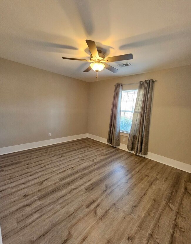 Building Photo - Beautiful updated 1 bedroom 1 bath in Conway