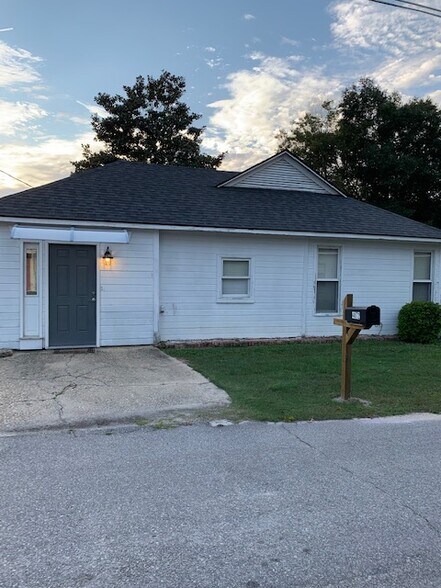 Building Photo - 4072 Porter St