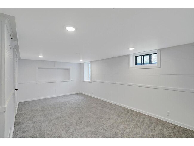 Building Photo - 5445 Chicago Ave