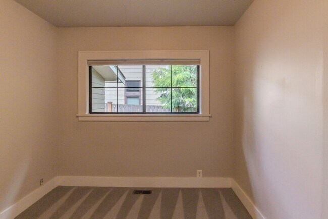 Building Photo - 4Bd/2.75Ba Seattle House
