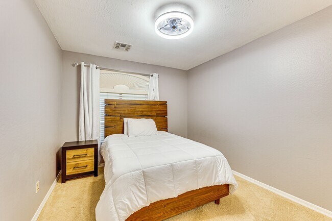 Building Photo - 3552 N Excalibur Pl
