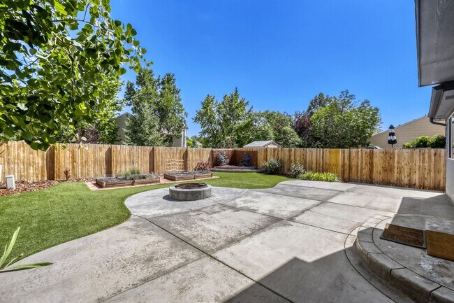 Building Photo - Evolve Real Estate: Meticulously Upgraded 4 Bed 3.5 bath Entertainers Dream - Available NOW!