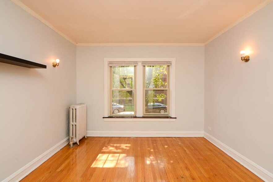 Building Photo - 4902 W Ainslie St