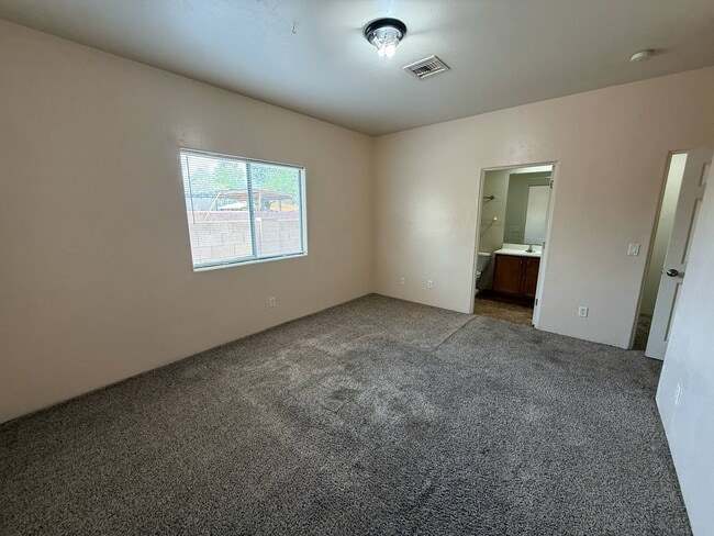 Building Photo - 3041 N Euclid Ave
