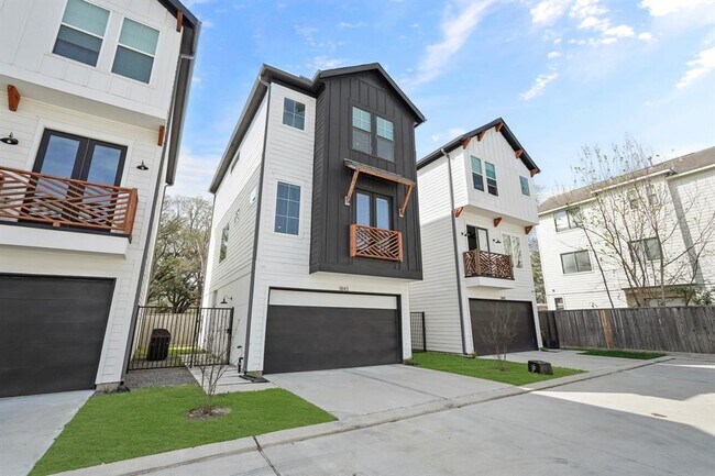 Building Photo - 1843 Flowing Springs Trail