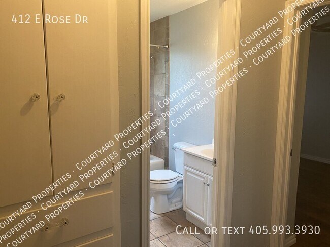 Building Photo - 412 E Rose Dr