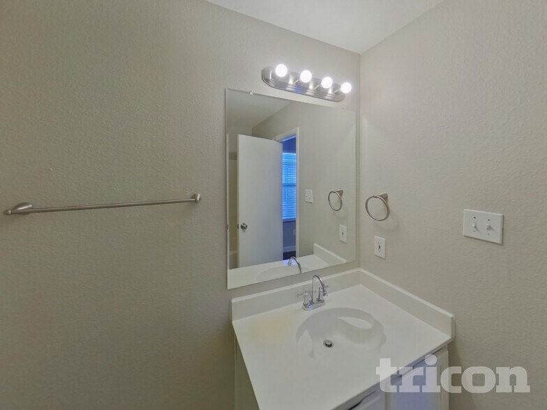 Building Photo - 8783 Cove Meadow Ln